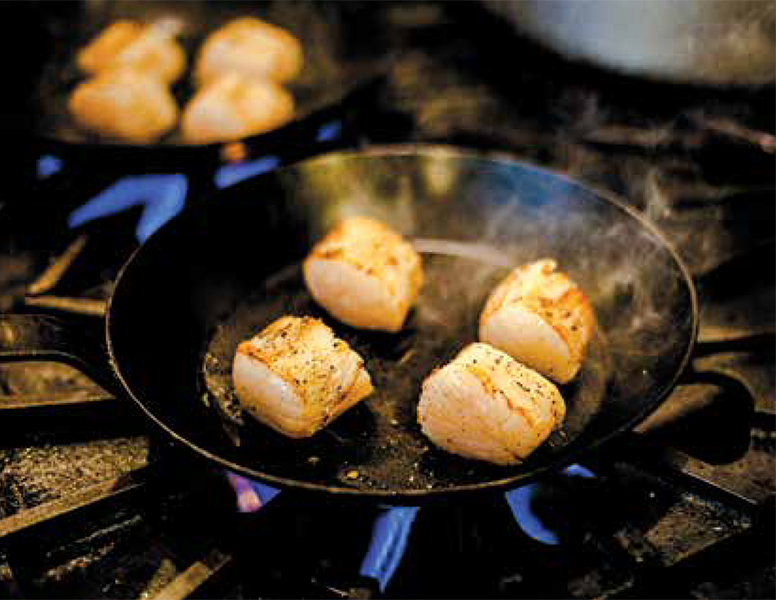 peconic-bay-scallops-cooking-in-pan
