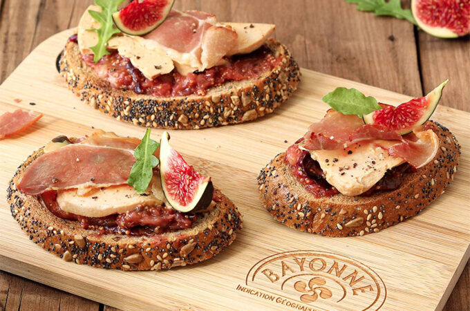 https://www.ediblemanhattan.com/wp-content/uploads/2021/12/toast-foie-gras-figue-jambon-crop-680x450.jpg